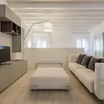Ca' Rossini 2 شقة *